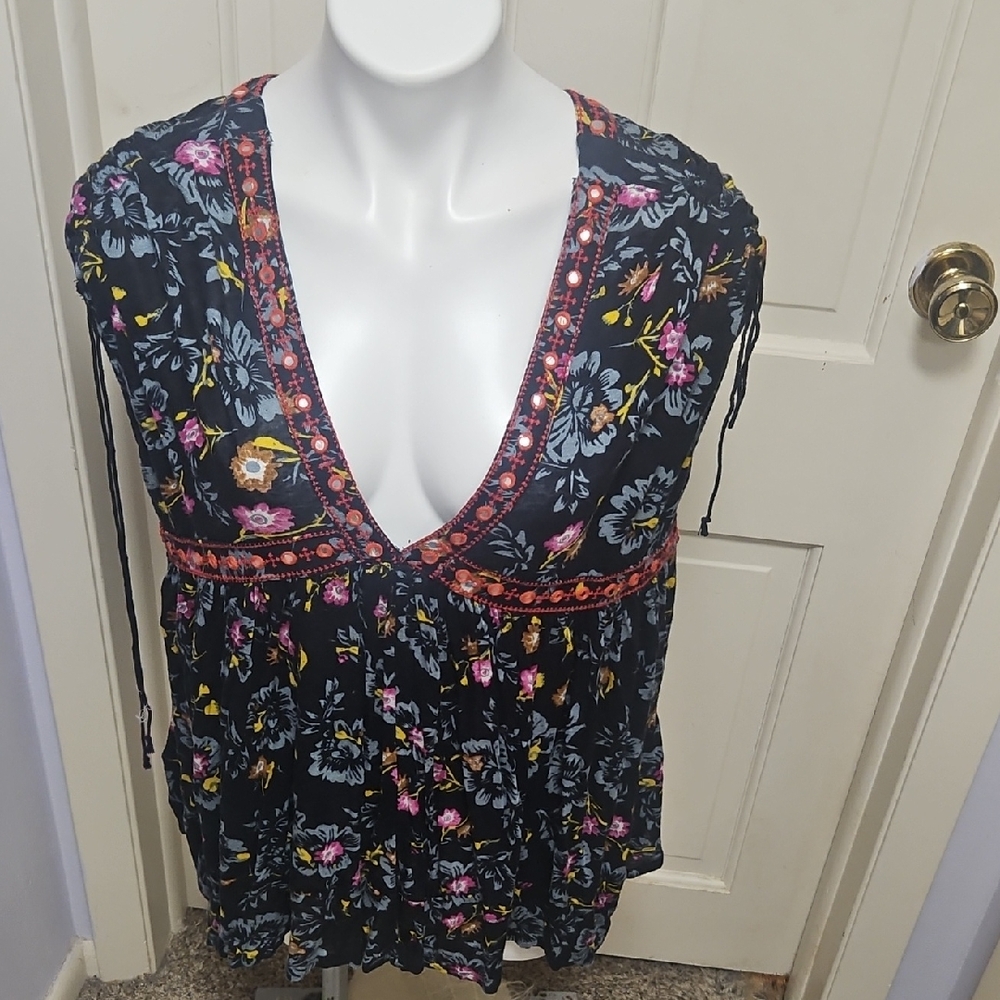 Free People Made In India  Mirrors !!! Floral V-Neck Blouse